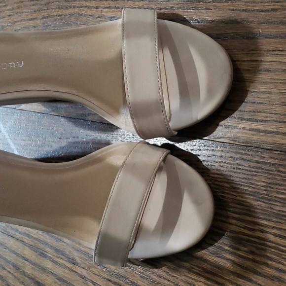 Open Toe Tan Wedges - Picture 3 of 10
